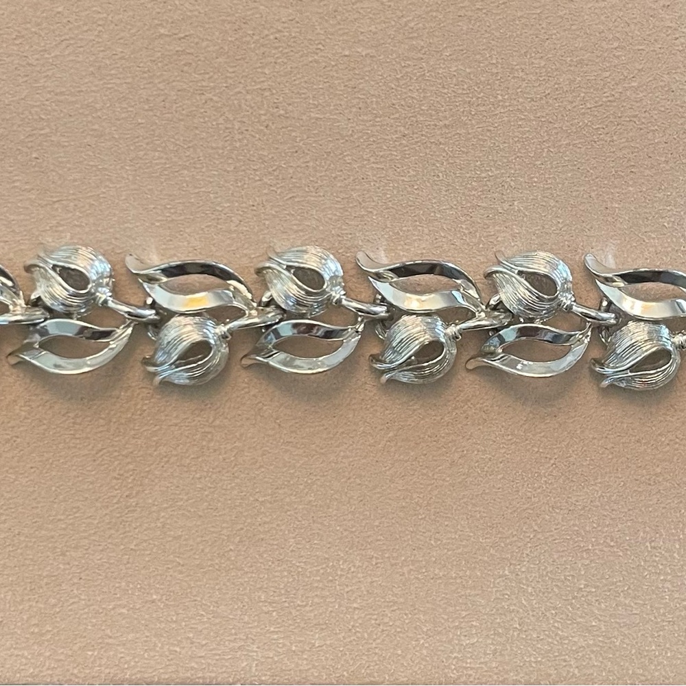 Vintage floral theme bracelet
